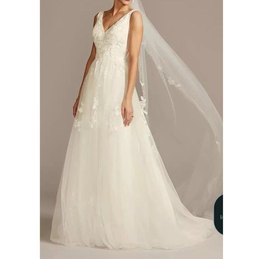 NWT DAVID'S BRIDAL Mikado And Tulle Ball Gown Wedding Dress Size 10 V-Neck